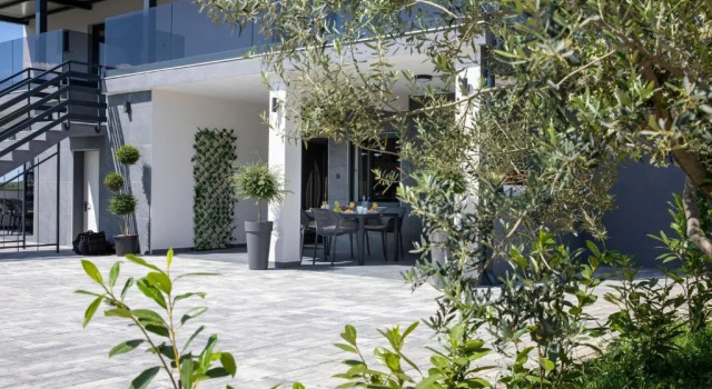 Апартаменты с 2 комнатами с балконом и с видом на море Apartments Paradis