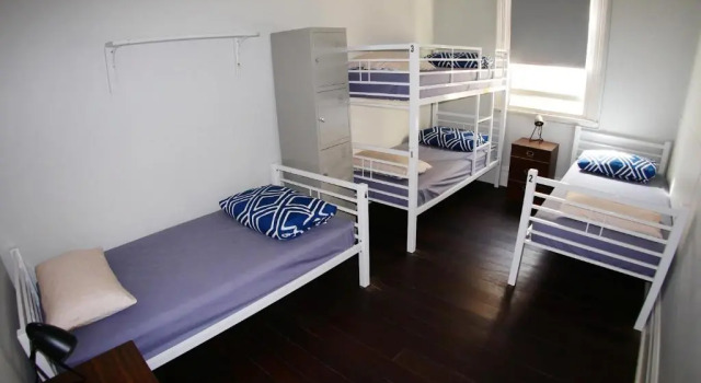 Кровать в общем номере (мужской номер) Geraldton Shoreline Lodge