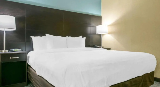 Номер Standard Quality Inn Dayton Airport