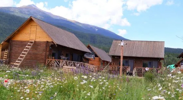 Leisurely Idle · Snow Mountain Panorama · Garden Vacation Apartment (Kanas Scenic Area), Boek Appartement Appartementen in Altay, Appartement