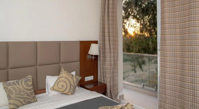 Manuni Inn - Riverside Hotel