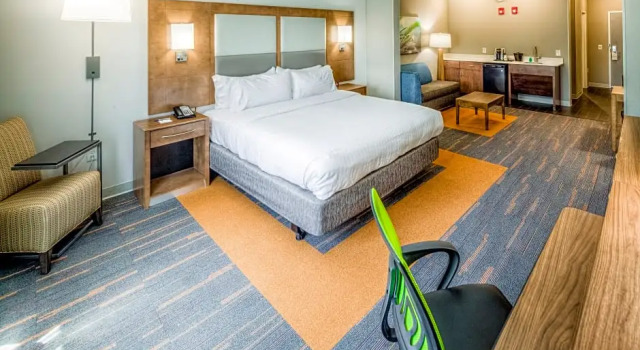 Двухместный люкс Holiday Inn Express & Suites Cleveland/Westlake by IHG