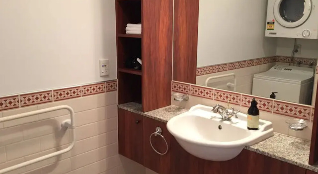 Апартаменты Executive 1BR Princes Wharf Seaview Apartment