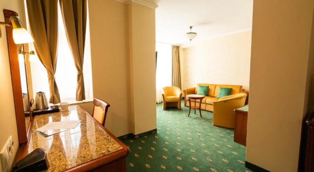 Полулюкс Elizabeth Hotel
