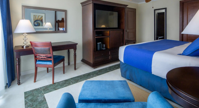 Номер Deluxe с видом на бассейн и океан Курортный отель Barceló Aruba — Всё включено