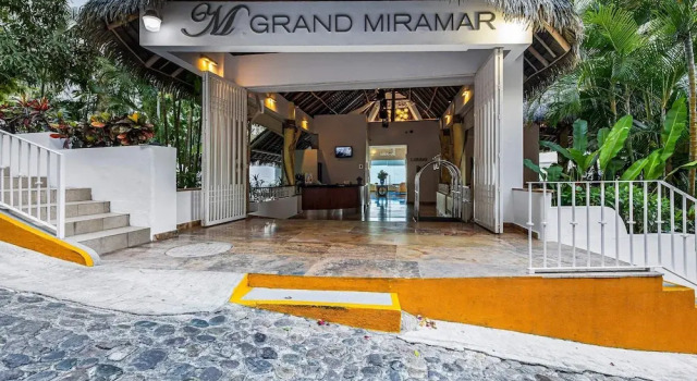 HOLT Grand Miramar Residences, Book Apartment Puerto Vallarta Jalisco