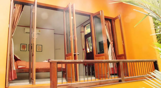 Коттедж с балконом Doembang Villa