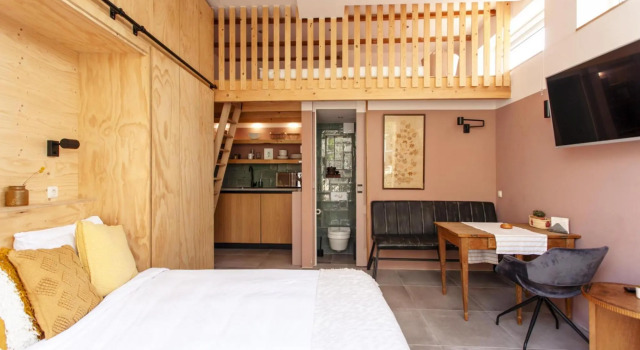 Lovely and charming guesthouse near city center, close to Rotterdam, Забронировать Отель Дордрехт Южная Голландия