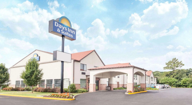Номер Standard Days Inn & Suites by Wyndham Seaford