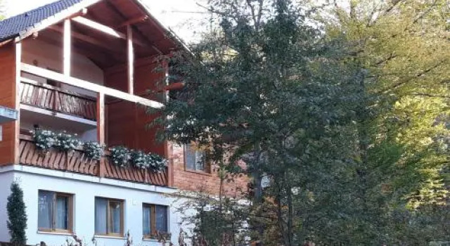 Pensiune păstrăvărie La pintea haiducu, Rezerwuj Apartament Hotele w Carpathians - Romania z parkingiem, Parking