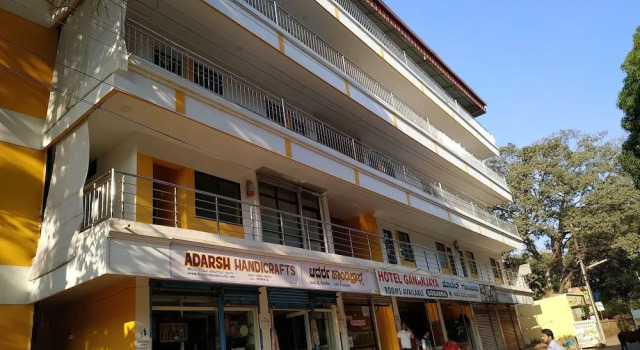 Iroomz Hotel Gananjaya - Hostel, Забронировать Хостел Хостелы штата Карнатаки, Хостел