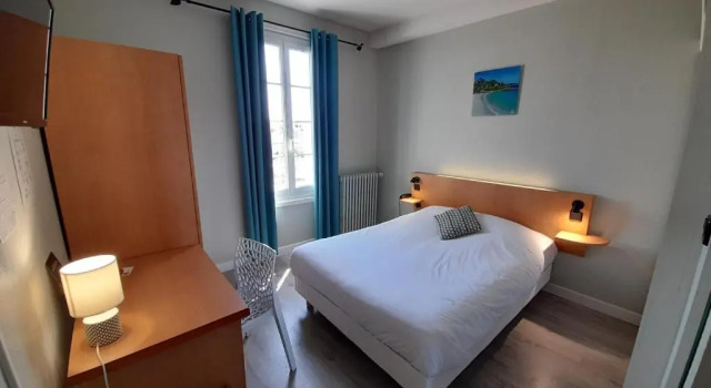 Трёхместный номер Standard с балконом Hotel de France