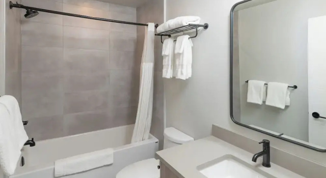 Четырёхместный номер Deluxe с балконом и с видом на горы Harrison Beach Hotel