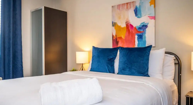 Downtown 2BR King Bed FREE Parking 1413, Забронировать Отель Отели Атланта с парковкой, рядом с Bobby Dodd Stadium, Парковка