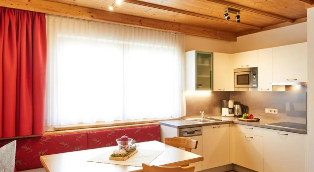 Haus Lenz, Забронировать Отель Отели Тироля 3 звезды, 3*