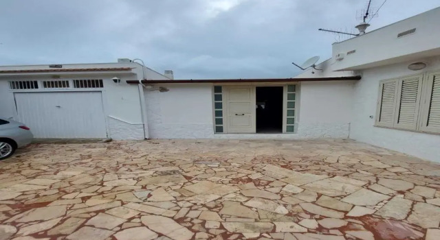 Villa Briguglio Front Beach, Book Villa Hotels in Sicily with a Pool, Swimming Pool