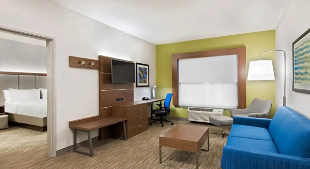 Четырёхместный люкс c 1 комнатой Holiday Inn Express & Suites - Columbus Airport East by IHG
