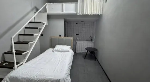 Кровать в общем номере (женский номер) Apple Hotel (Shanghai Bijiang Plaza)