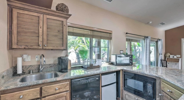 Апартаменты Bright Poway Studio w/ Shared Outdoor Pool!