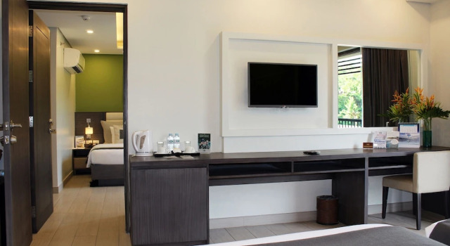 Номер Standard с балконом и с красивым видом из окна Fairways and Bluewater Boracay