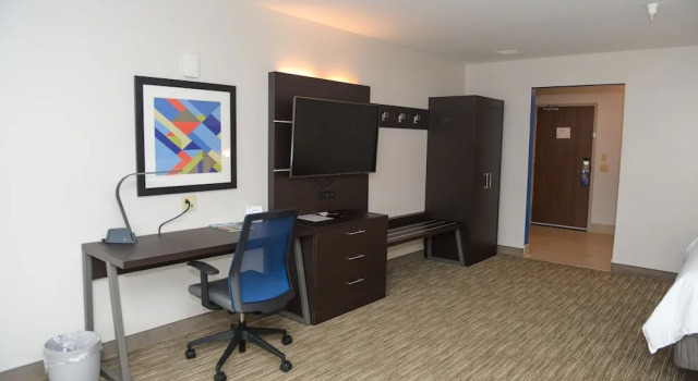 Четырёхместный люкс Holiday Inn Express & Suites - Middletown by IHG