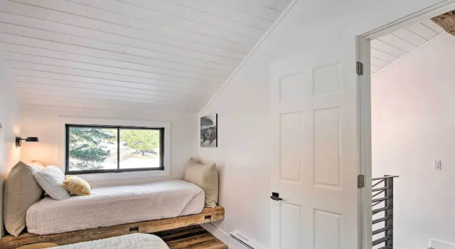 Коттедж Modern Riverfront Home: 6 Mi to Big Sky Town!