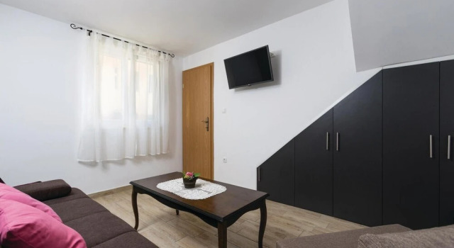 Stunning Home in Kastel Stari With Wifi and 2 Bedrooms, Забронировать Отель Отели Каштел Старей 3 звезды, 3*