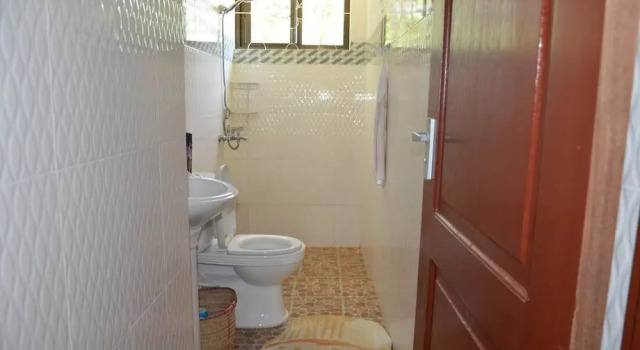 Кровать в общем номере (мужской номер) Tanzania Volunteers Hostel