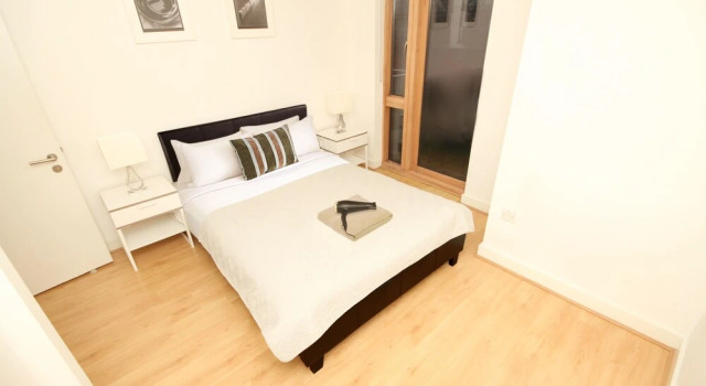 Pearse Street Sleeps 10, Забронировать Отель Отели Дублина с парковкой, рядом с Стадион для собачьих бегов Шелбурн-парк, Парковка