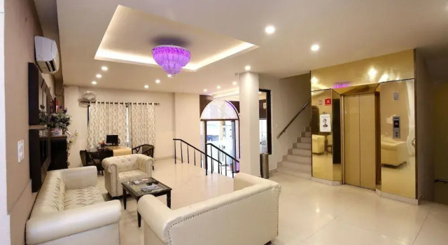OYO 9736 Hotel Downtown Suites, Book Hotel Amritsar Punjab