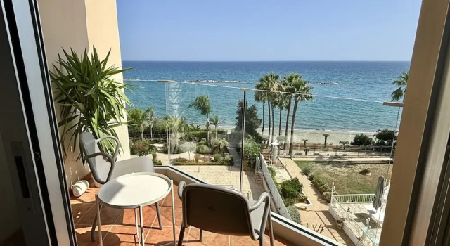 Апартаменты Helena Beach Apartment