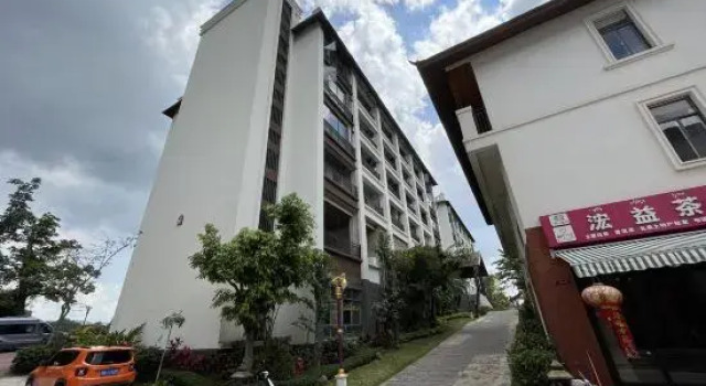Qiuhai Hanshe Homestay, Buchen Sie Hotel Hotels in Yunnan mit Parkplatz, Parkplätze