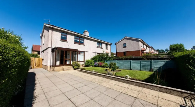 Empty2occupied Family Home in Craigour Terrace With Driveway & Garden, Prenota Hotel Hotel a Lothian con parcheggio, Parcheggio