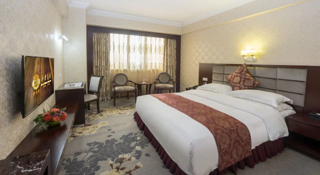 Zhuhai Overseas Chinese Hotel, Rezervovat Hotel Hotely v Guangdong s bazénem, Bazén