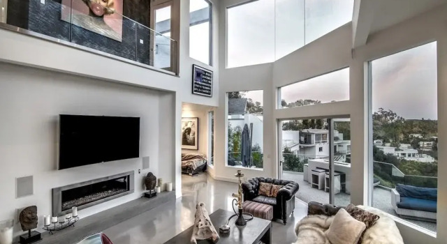 Sunset Plaza Modern