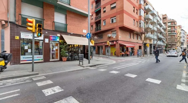 Cozy 3bed Flat With Balcony Close to Plaza España, Забронировать Отель Сантс-Монжуик , рядом с Фонд современного искусства Франа Дауреля