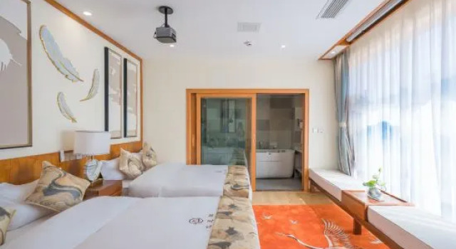 Люкс с красивым видом из окна Shui Zhi Pan Lake View Inn