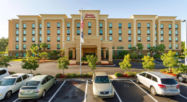 Кровать в общем номере Hampton Inn & Suites Jacksonville-Airport