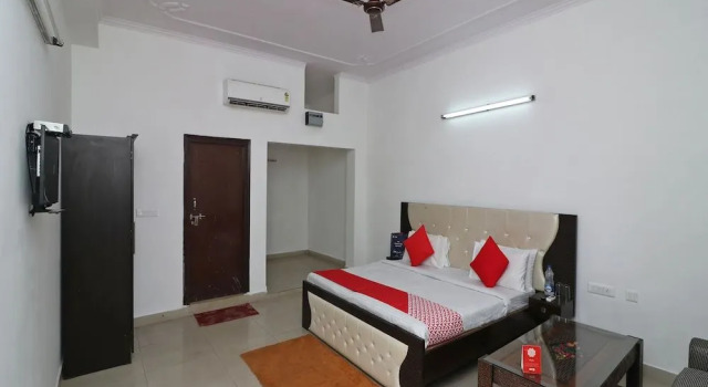 Oyo 14802 Hotel Virus Bistro, Rezervovat Hotel Hotely v Uttarakhand s parkováním, Parkování