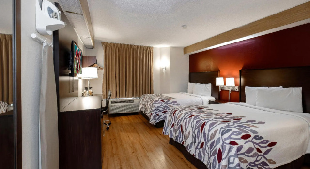 Четырёхместный номер Superior Red Roof Inn Pensacola Fairgrounds