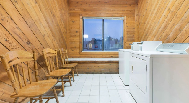 Super 8 by Wyndham Ottumwa, Rezerwuj Mini-hotel Hotele w Iowa z basenem, Basen