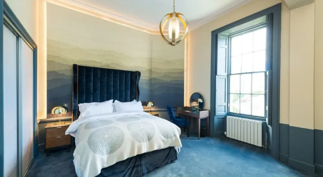 Luxury 3 bed in the heart of Edinburgh New Town, Забронировать Отель Новый город Эдинбург, рядом с Железнодорожный вокзал Эдинбург-Уэверли