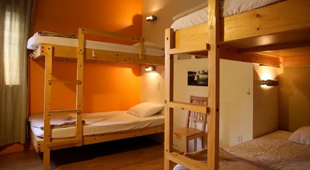 Кровать в общем номере Auberge Internationale de Rivière-du-Loup O76381