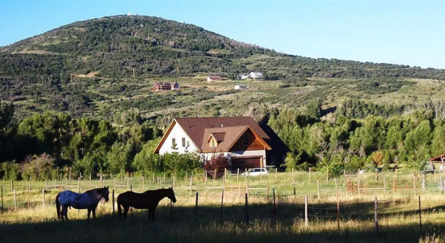 Woodland Farmhouse Inn Bed and Breakfast, 예약 호텔 Kamas 미국