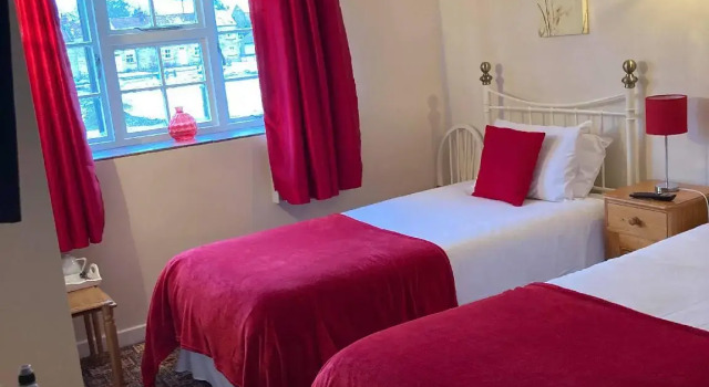 The Barn Guest House & Tea Rooms, Забронировать Гостевой дом Отели Северного Йоркшира с парковкой, Парковка
