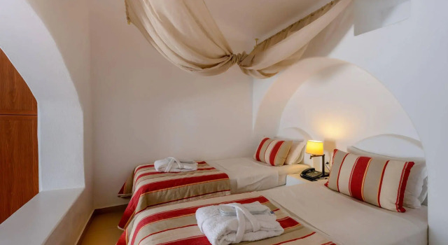 Aspalathras White Hotel