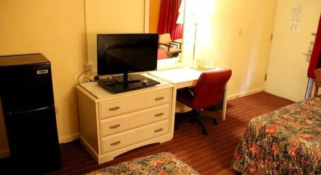 Четырёхместный номер Standard с балконом Travelers Inn