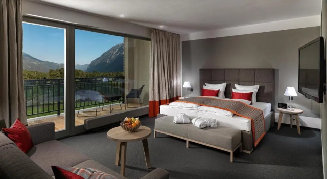 Полулюкс с красивым видом из окна Dolomitengolf Suites