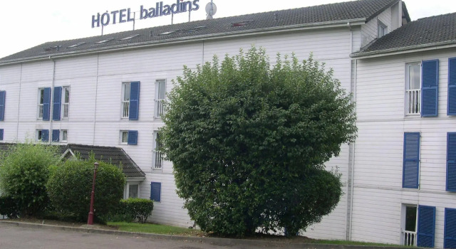 Hôtel et Résidence Cergy Préfecture, Varaa Hotelli Hotellit Val d'Oise pysäköinnillä, Pysäköinti