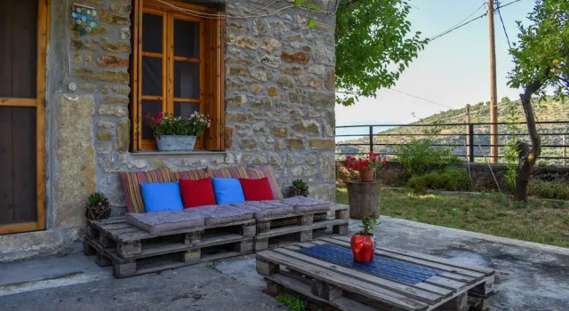 Коттедж Coastal Stone Hideaway With Stunning Scenery